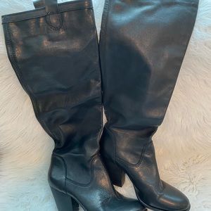 ❤️Vince Camuto black leather boots.